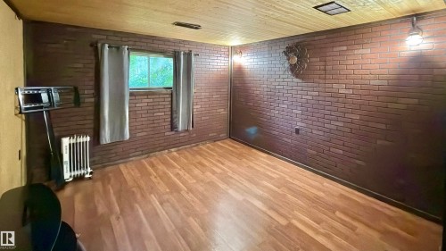 3520 17B Avenue Nw, Edmonton, AB - Indoor Photo Showing Other Room