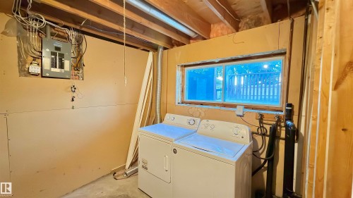 3520 17B Avenue Nw, Edmonton, AB - Indoor Photo Showing Laundry Room