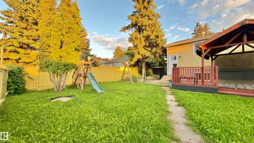3520 17B Avenue Nw, Edmonton, AB - Outdoor