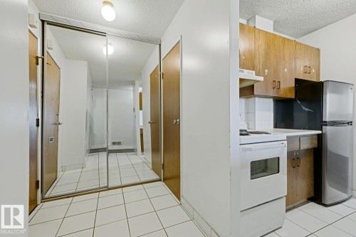 #1201 10011 116 St Nw, Edmonton, AB - Indoor Photo Showing Kitchen