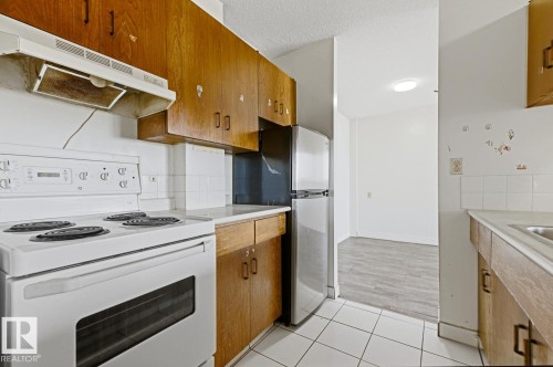 #1201 10011 116 St Nw, Edmonton, AB - Indoor Photo Showing Kitchen