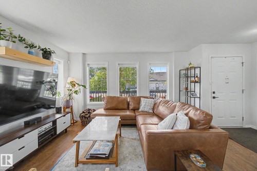 15727 141 Street Nw, Edmonton, AB - Indoor Photo Showing Living Room