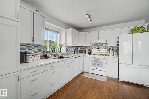 15727 141 Street Nw, Edmonton, AB - Indoor Photo Showing Kitchen With Double Sink