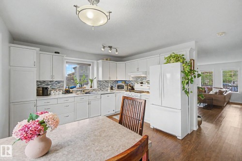 15727 141 Street Nw, Edmonton, AB - Indoor Photo Showing Kitchen