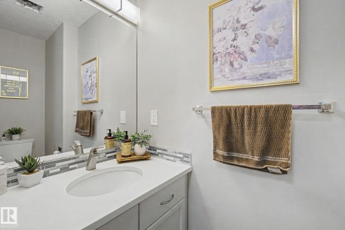 15727 141 Street Nw, Edmonton, AB - Indoor Photo Showing Bathroom