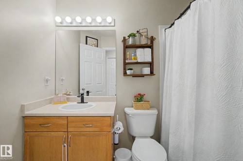 15727 141 Street Nw, Edmonton, AB - Indoor Photo Showing Bathroom