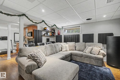 15727 141 Street Nw, Edmonton, AB - Indoor