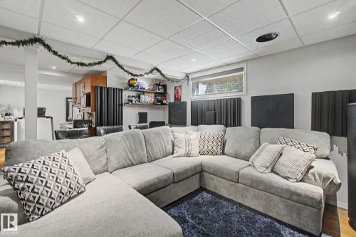 15727 141 Street Nw, Edmonton, AB - Indoor Photo Showing Living Room
