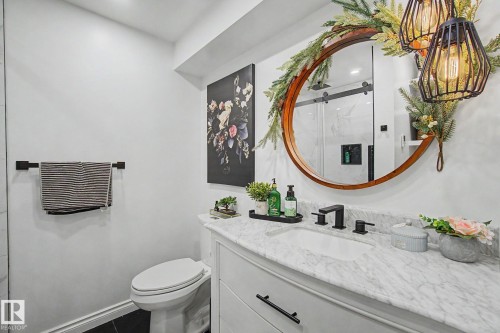 15727 141 Street Nw, Edmonton, AB - Indoor Photo Showing Bathroom