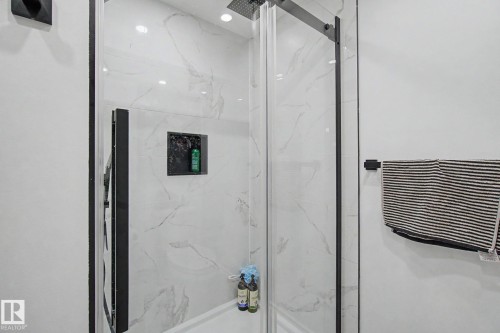 15727 141 Street Nw, Edmonton, AB - Indoor Photo Showing Bathroom