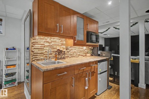 15727 141 Street Nw, Edmonton, AB - Indoor Photo Showing Kitchen