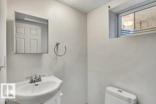 11128 132 Street Nw, Edmonton, AB - Indoor Photo Showing Bathroom