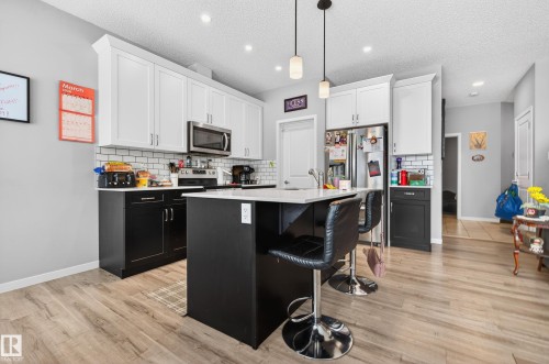 2317 158A Street Sw, Edmonton, AB - Indoor Photo Showing Kitchen With Upgraded Kitchen