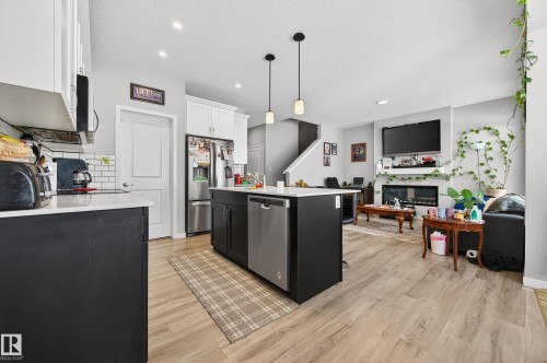 2317 158A Street Sw, Edmonton, AB - Indoor Photo Showing Kitchen With Upgraded Kitchen