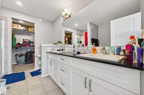 2317 158A Street Sw, Edmonton, AB - Indoor Photo Showing Bathroom