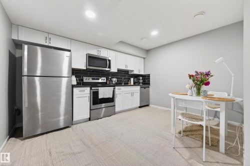 2317 158A Street Sw, Edmonton, AB - Indoor Photo Showing Kitchen