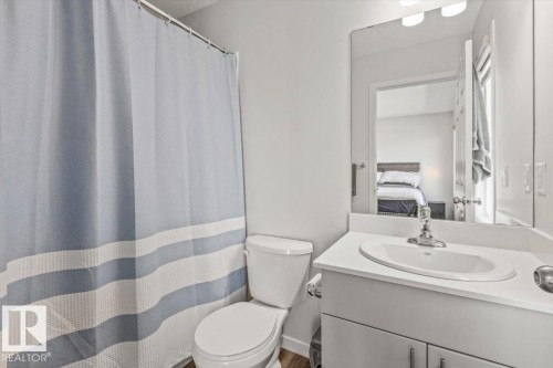 6259 176 Avenue Nw, Edmonton, AB - Indoor Photo Showing Bathroom