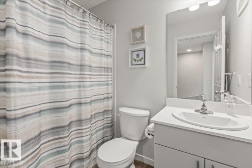 6259 176 Avenue Nw, Edmonton, AB - Indoor Photo Showing Bathroom