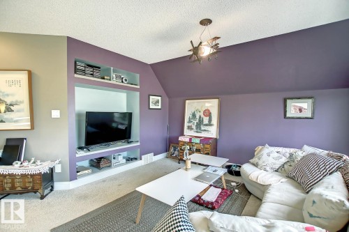 6175 Stinson Way Nw, Edmonton, AB - Indoor Photo Showing Living Room