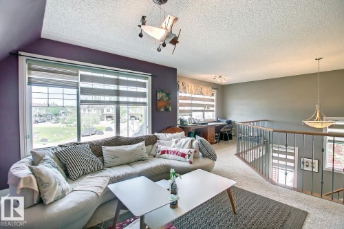 6175 Stinson Way Nw, Edmonton, AB - Indoor Photo Showing Living Room