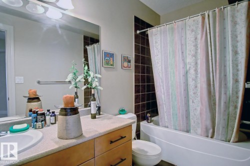 6175 Stinson Way Nw, Edmonton, AB - Indoor Photo Showing Bathroom