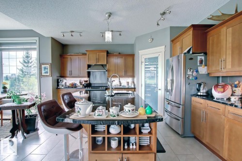 6175 Stinson Way Nw, Edmonton, AB - Indoor Photo Showing Kitchen