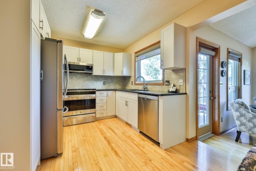 3764 30 Street Nw, Edmonton, AB - Indoor Photo Showing Kitchen