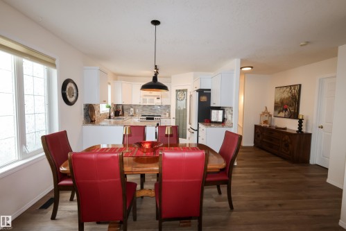 9826 100A Avenue, Morinville, AB - Indoor Photo Showing Dining Room