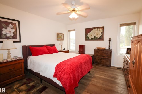 9826 100A Avenue, Morinville, AB - Indoor Photo Showing Bedroom
