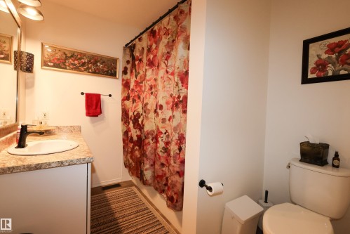 9826 100A Avenue, Morinville, AB - Indoor Photo Showing Bathroom