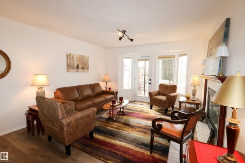9826 100A Avenue, Morinville, AB - Indoor Photo Showing Living Room