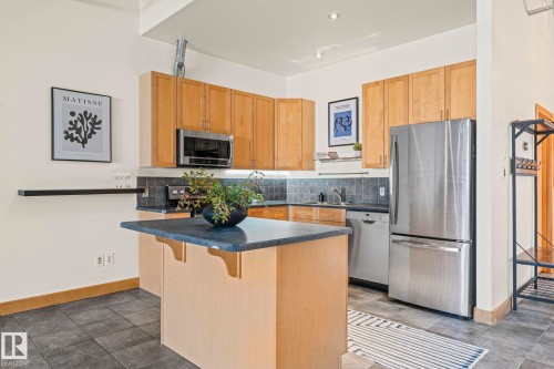 #205 10265 107 St Nw, Edmonton, AB - Indoor Photo Showing Kitchen