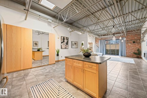 #205 10265 107 St Nw, Edmonton, AB - Indoor