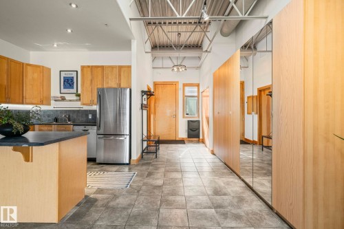#205 10265 107 St Nw, Edmonton, AB - Indoor Photo Showing Kitchen