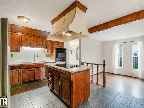 11056 166 Avenue Nw, Edmonton, AB - Indoor Photo Showing Kitchen