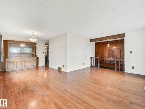 11056 166 Avenue Nw, Edmonton, AB - Indoor