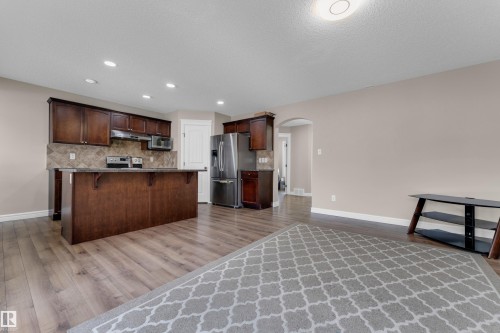 5608 17 Avenue Sw, Edmonton, AB - Indoor Photo Showing Kitchen