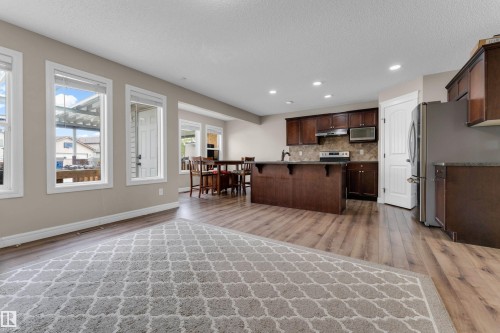 5608 17 Avenue Sw, Edmonton, AB - Indoor Photo Showing Kitchen