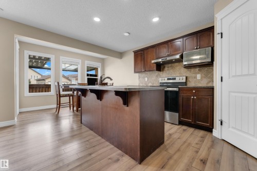 5608 17 Avenue Sw, Edmonton, AB - Indoor Photo Showing Kitchen
