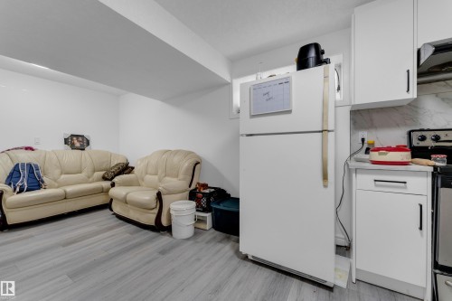 5608 17 Avenue Sw, Edmonton, AB - Indoor Photo Showing Kitchen