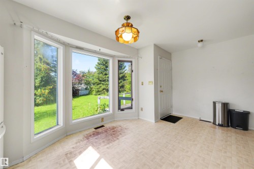 4 Blue Quill Crescent Nw, Edmonton, AB - Indoor Photo Showing Other Room