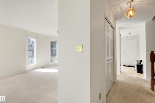 4 Blue Quill Crescent Nw, Edmonton, AB - Indoor Photo Showing Other Room