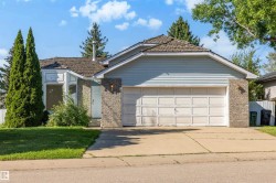 4 BLUE QUILL Crescent NW  Edmonton, AB T6J 6C2