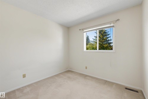 4 Blue Quill Crescent Nw, Edmonton, AB - Indoor Photo Showing Other Room