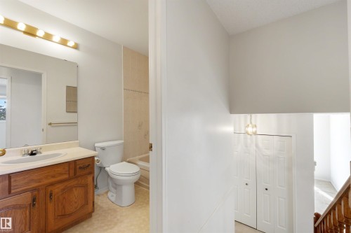 4 Blue Quill Crescent Nw, Edmonton, AB - Indoor Photo Showing Bathroom