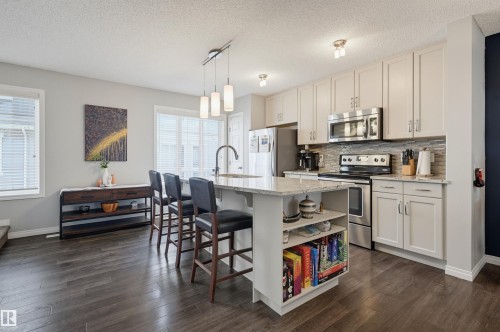 #126 2905 141 St Sw, Edmonton, AB - Indoor Photo Showing Kitchen With Stainless Steel Kitchen With Upgraded Kitchen