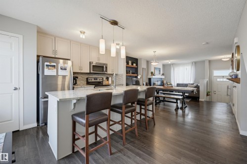 #126 2905 141 St Sw, Edmonton, AB - Indoor Photo Showing Kitchen With Stainless Steel Kitchen With Upgraded Kitchen