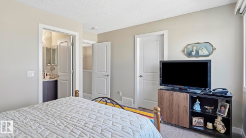 Bedroom featuring soft gray walls and light-colored carpeting - 731 36 Street Sw, Edmonton, AB - Indoor Photo Showing Bedroom