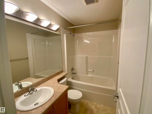 #140 16035 132 St Nw, Edmonton, AB - Indoor Photo Showing Bathroom