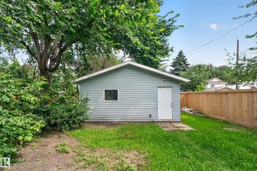 Detached structure with siding, a white door, and a single window - 11549 88 Street Nw, Edmonton, AB - Outdoor